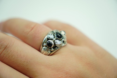 Navajo Albert Francisco 8.7 g Sterling Silver Black Onyx Floral Leaf Ring 8.5