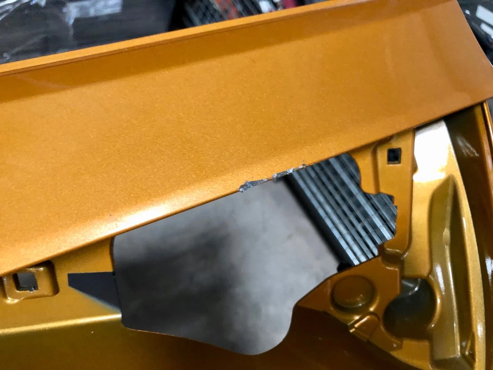 Diadema trasera hatchback RENAULT SCENIC 4 IV (amarillo miel) Foto 4 de 4