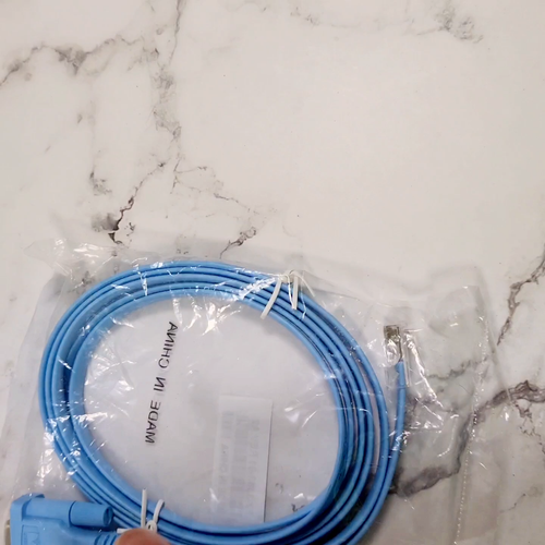 Cisco Systems 72-3383-01 Rev A2 Blue rj45 to DB9 6ft - Vidéo 1 sur 1
