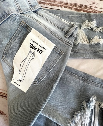 Almost Famous 90's Fit Light Wash Distressed / Ripped Jeans Size 1 New W/ Tags - Picture 9 of 11