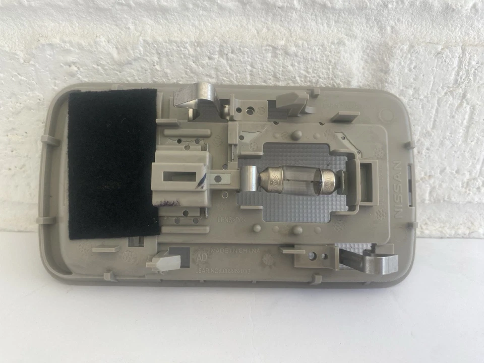 Nissan Sentra 2017-2019 techo trasero cúpula interruptor de luz mapa de lectura OEM Foto 3 de 4