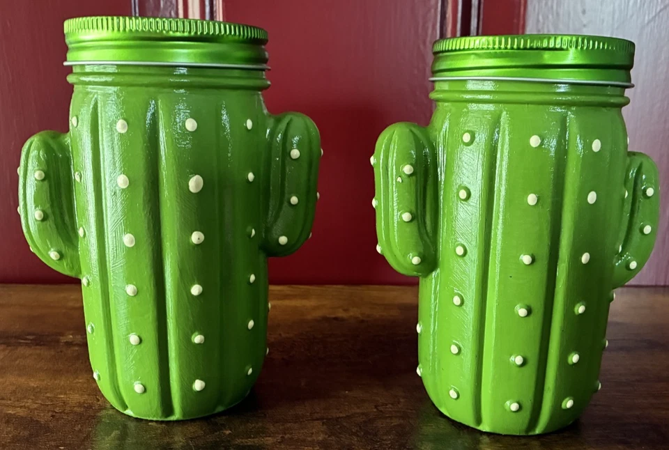 Juego de 2 tarros de pepinillo de cactus pintados a mano verdes Foto 2 de 4