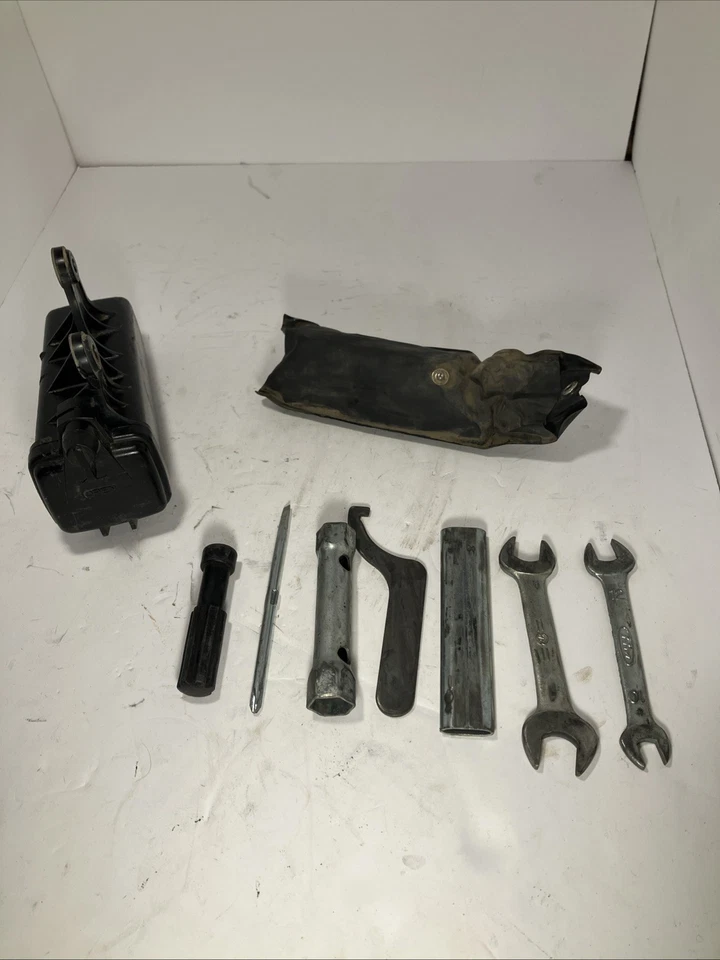 Kit de herramientas y estuche OEM Honda Atc 250sx  Foto 2 de 4