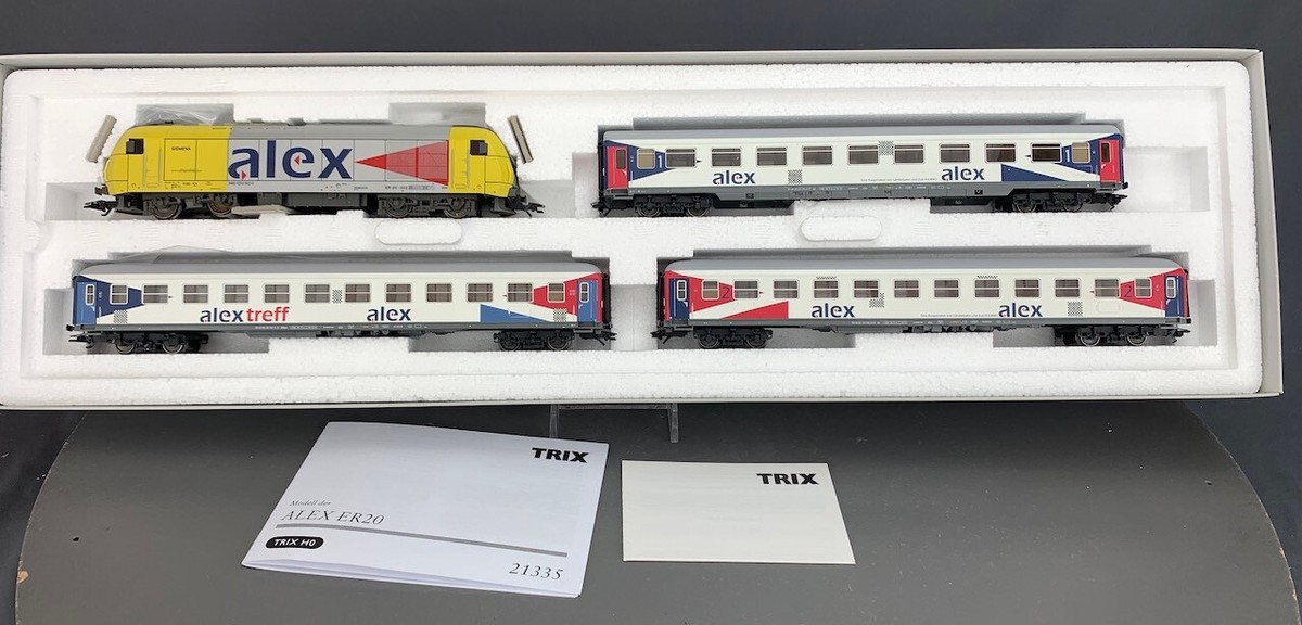 HO TRIX 21335 DB ER 20 Diesel Locomotive 3 Commuter Car Set HO TRIX 21335 DB ER 20 Diesel Locomotive 3 Commuter Car Set