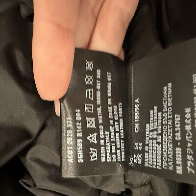Mens PRADA Down Jacket Black Zipper Pockets Hood Size 54/XL Mens PRADA Down Jacket Black Zipper Pockets Hood Size 54/XL
