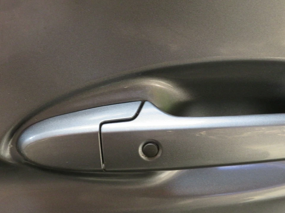 HONDA JAZZ MK4 2015-2019 OSF DRIVER SIDE FRONT KEYLESS ENTRY OUTER DOOR HANDLE  - Image 2 of 4