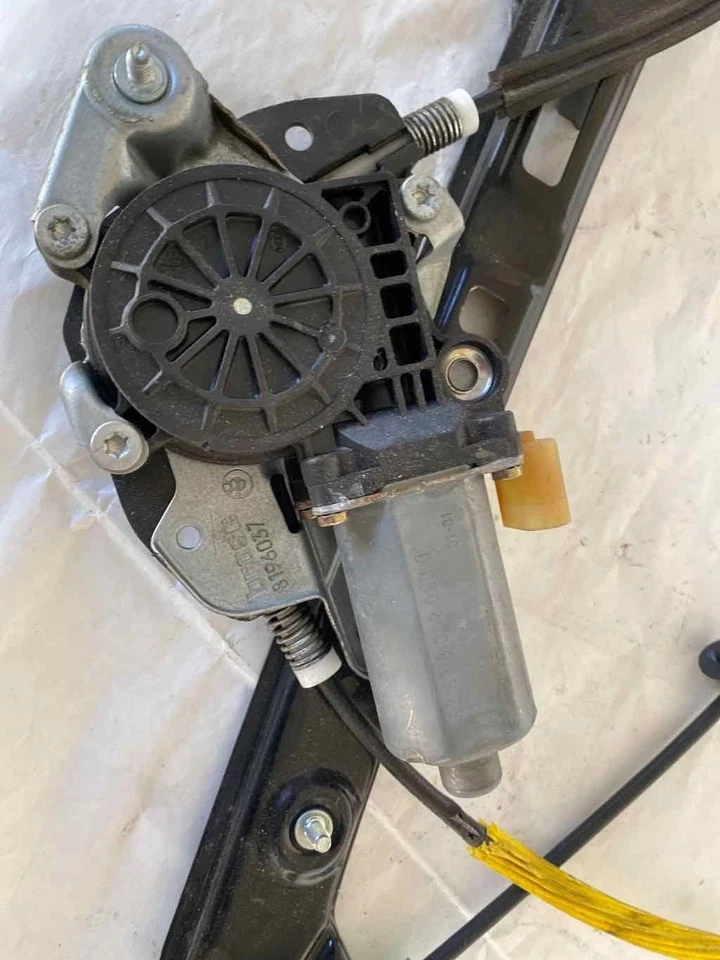 BMW 330I sedán 2001-2005 3,0 L regulador de puerta delantera lado del conductor izquierdo LH A/T T Foto 2 de 4