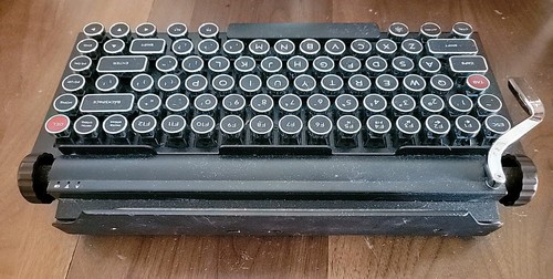 1st Edition Qwerkywriter Wireless Bluetooth Keyboard by Qwerkytoys (142/300) - 第 2/4 張圖片