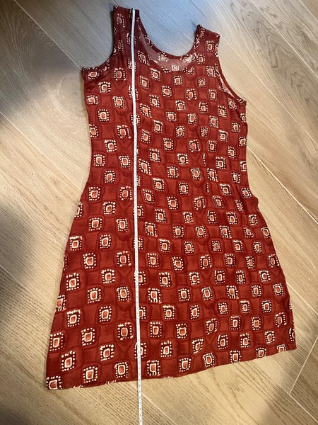 Kleid in Grösse M terrakotta-farbe mit Muster