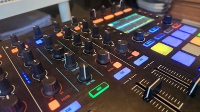 Traktor Kontrol S5 DJ Controller von Native Instruments