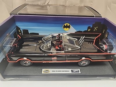 Hot Wheels Limited Edition BATMAN 1966 TV Series Batmobile. 1:18 1