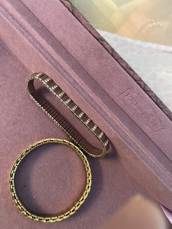 Brazalete elástico expandible dorado y plateado con pedrería para mujer Foto 4 de 4
