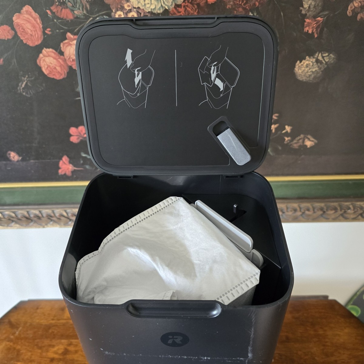iRobot Roomba Clean Base ADE-N1 Automatic Dirt Disposal for i