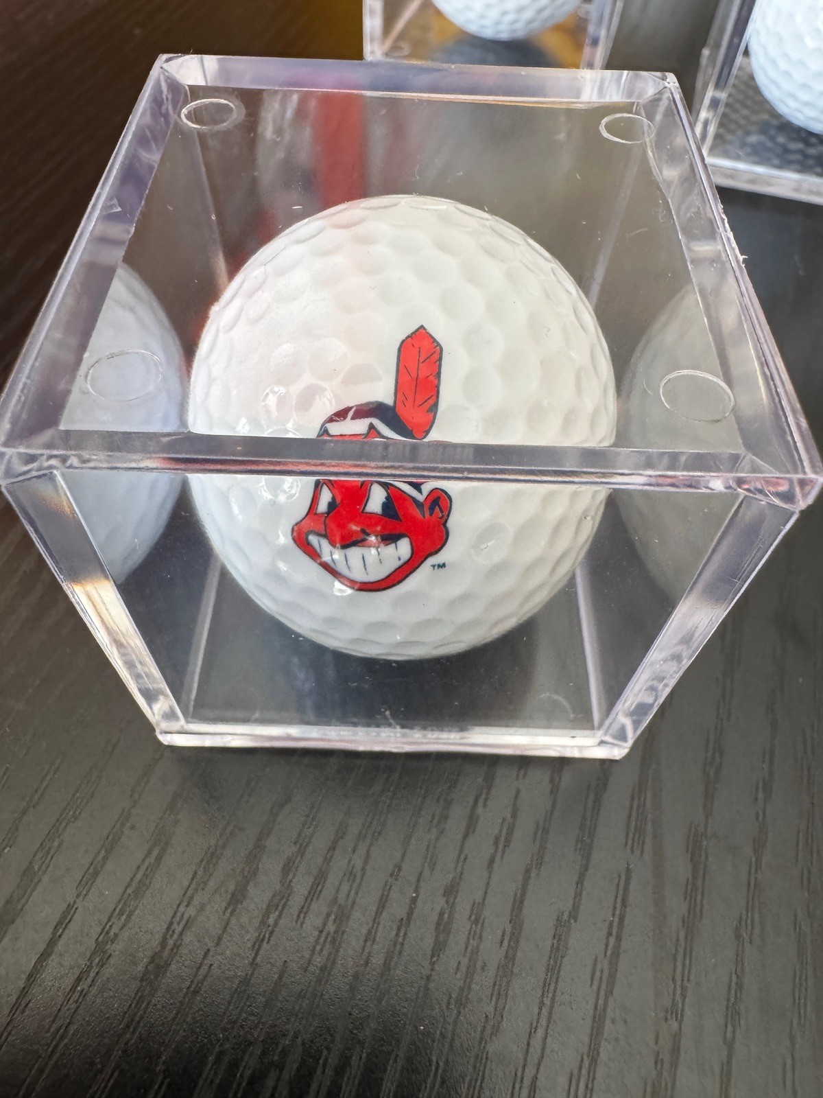 + Case Cleveland Indians Genuine Licensed W/ Display Case (b