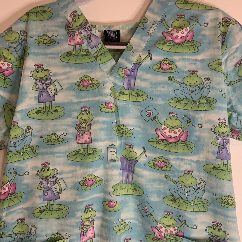 Blusa Médica Mediana Medgear Blue Frog Cuello en V Foto 4 de 4