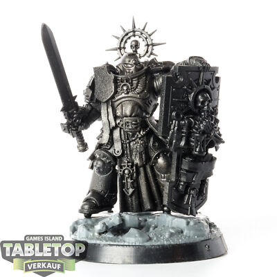 Space Marines - Captain with Relic Shield - teilweise bemalt