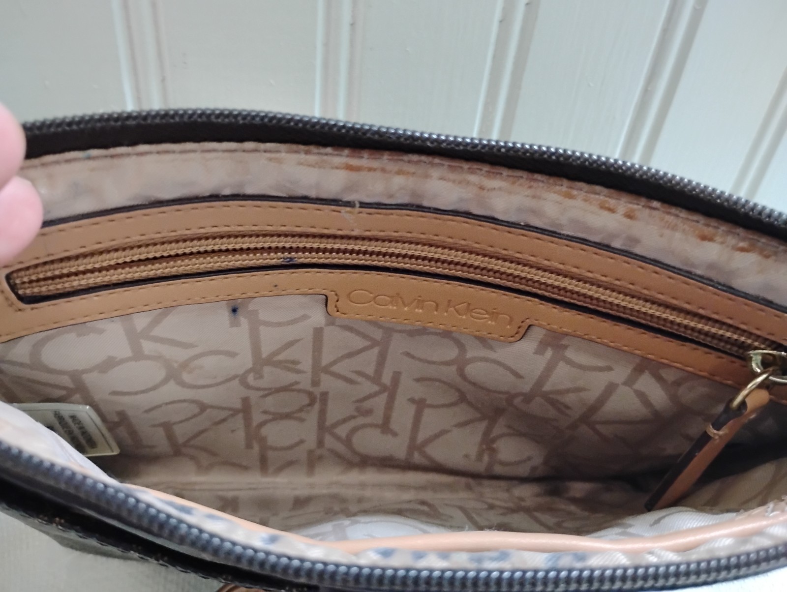 Calvin Klein Thin Shoulder Bag Purse with Strap — image 5