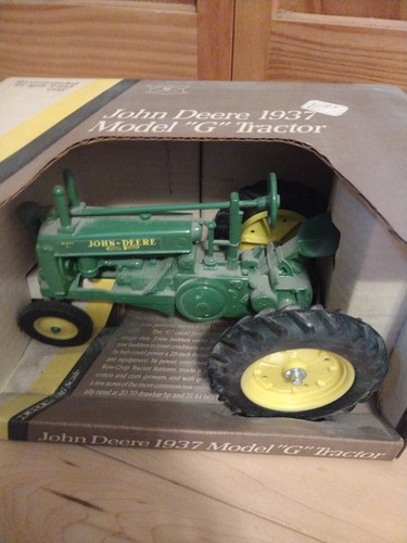 ERTL JOHN DEERE 1937 MODEL G 1/16 PRECISION DIE CAST SCALE MODEL TOY TRACTOR - Picture 2 of 4