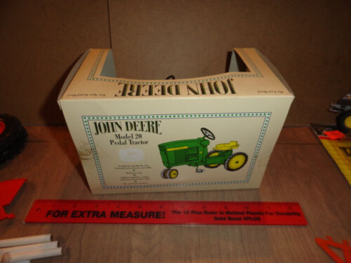 1/8 john deere 20 pedel tractor - Picture 3 of 4