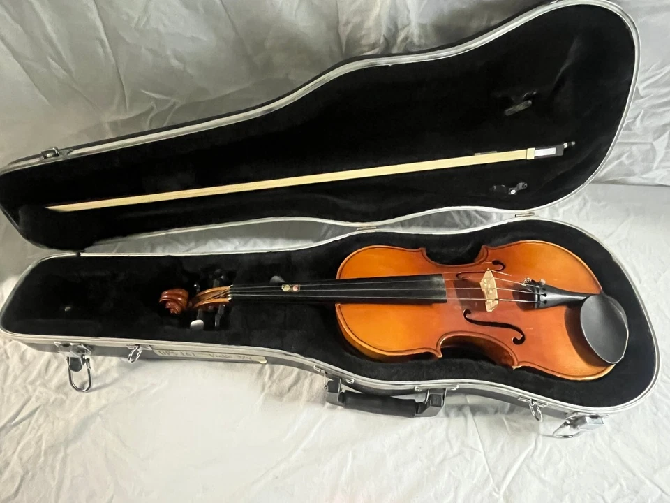 Beautiful Anton Breton Violin And Carrying Case 3/4 - Image 4 of 4