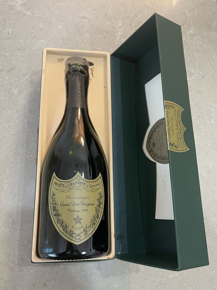 VINTAGE 1995 CUVEE DOM PERIGNON CHAMPAGNE BOTTLE & BOX VINTAGE 1995 CUVEE DOM PERIGNON CHAMPAGNE BOTTLE & BOX