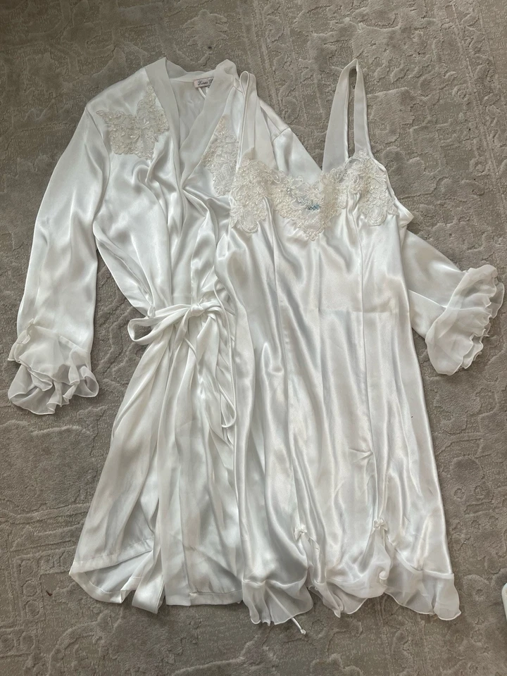 Donatella Camisón Satinado Años 90 Vintage Linea L Delicado Encaje Ribete Lencería Foto 3 de 4