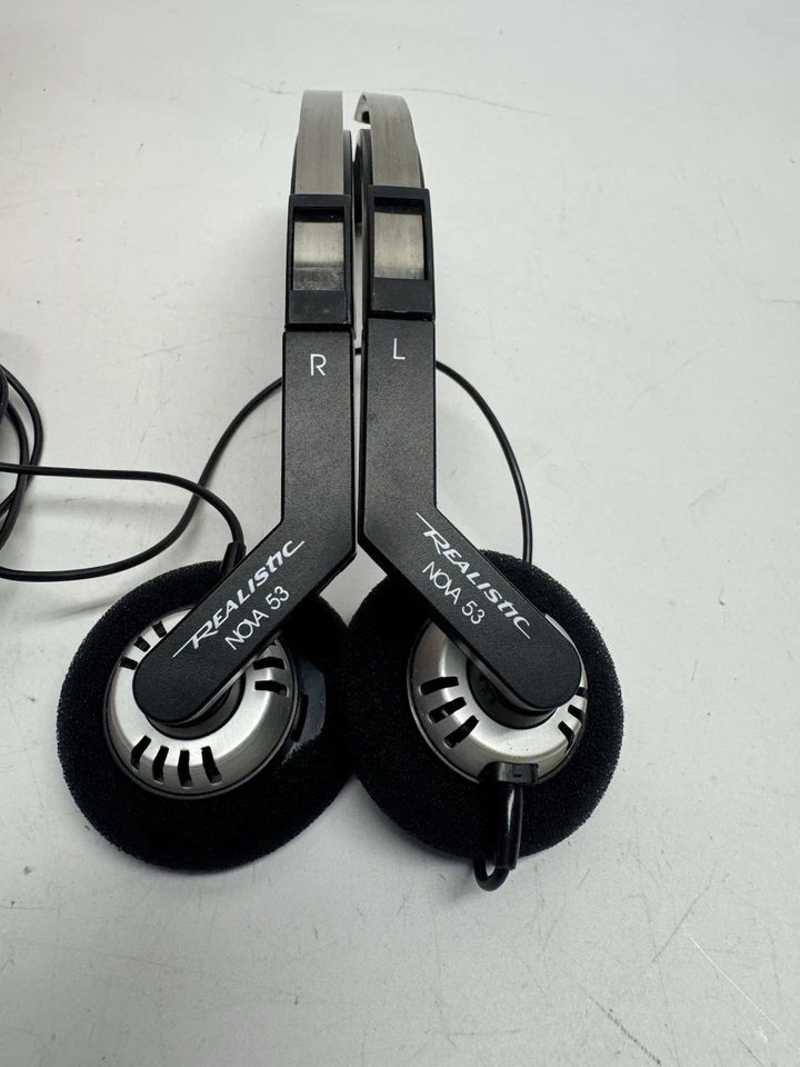 Vintage NOS Realistic Nova 53 Stereo Fold-Up Lightweight Headphones - Image 4 of 4