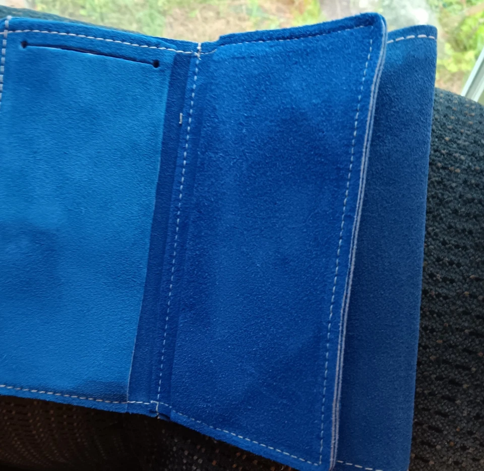 Cartera vintage de gamuza azul Foto 2 de 4