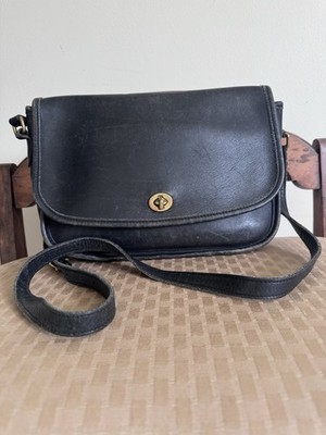 Купить coach vintage black leather turn lock wristlet