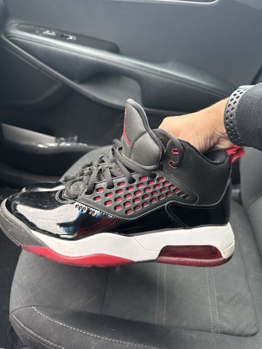 jordan maxin 200 white black gym red