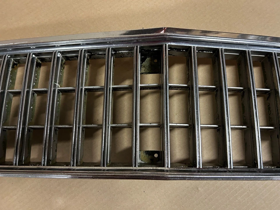 1986-1990 Chevrolet Caprice Chrome Grille 14081651 - Photo 4/4