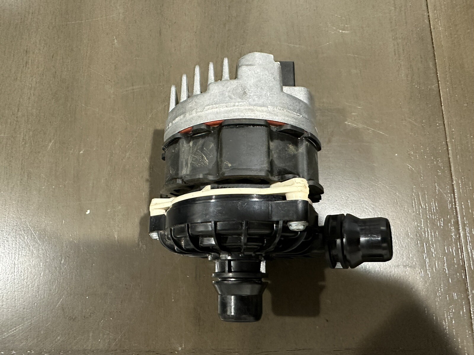 Left Electric Auxiliary Water Coolant Pump HY53-8B591-AB Aston Martin DB11 2017