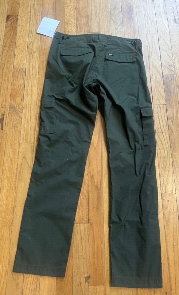 Lee Men's Denzel Cargo Pant Frontier Olive 32W x 32L (Sample from Lee