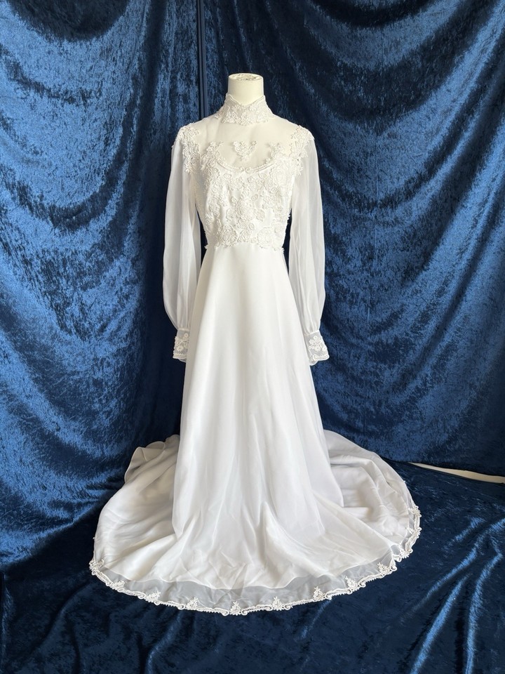 VTG 70s Romantic High-Neck Long Sleeve A-Line Wedding Dress Modest Lace XS