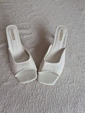 Ungetragene Pantolette in Lack weiß Gr. 41