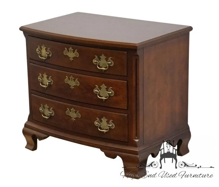 MUEBLES HENREDON Colección Salem Caoba Sólida Estilo Tradicional 28" Tres... Foto 3 de 4