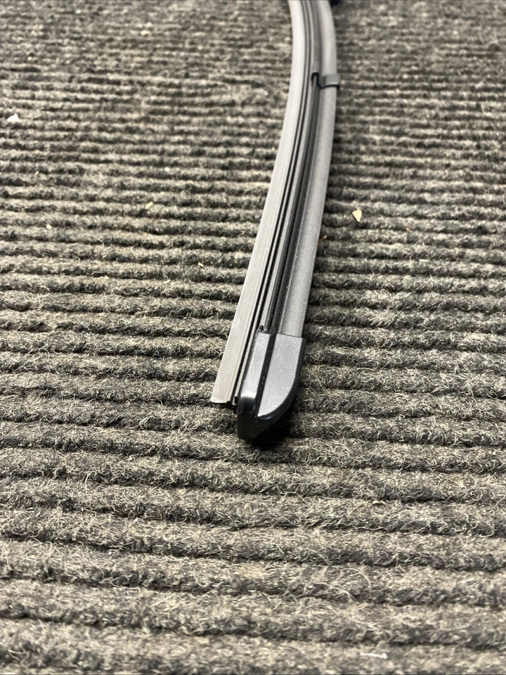 Limpiaparabrisas delantero izquierdo Valeo para Mercedes C200 900226B Foto 3 de 4