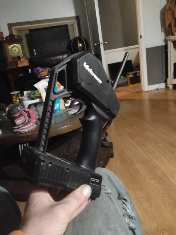 Traxxas Original Red TQ Link 2-Channel 2.4GHz Radio Transmitter 70/30 - Image 3 of 3