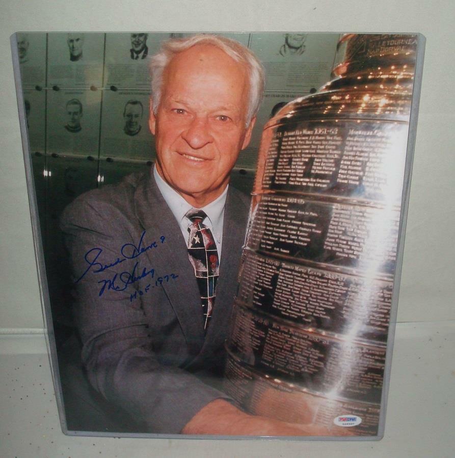 Gordie Howe "Mr Hockey" signed 11 x 14 Photo - Detroit Red Wings Hockey Legend 