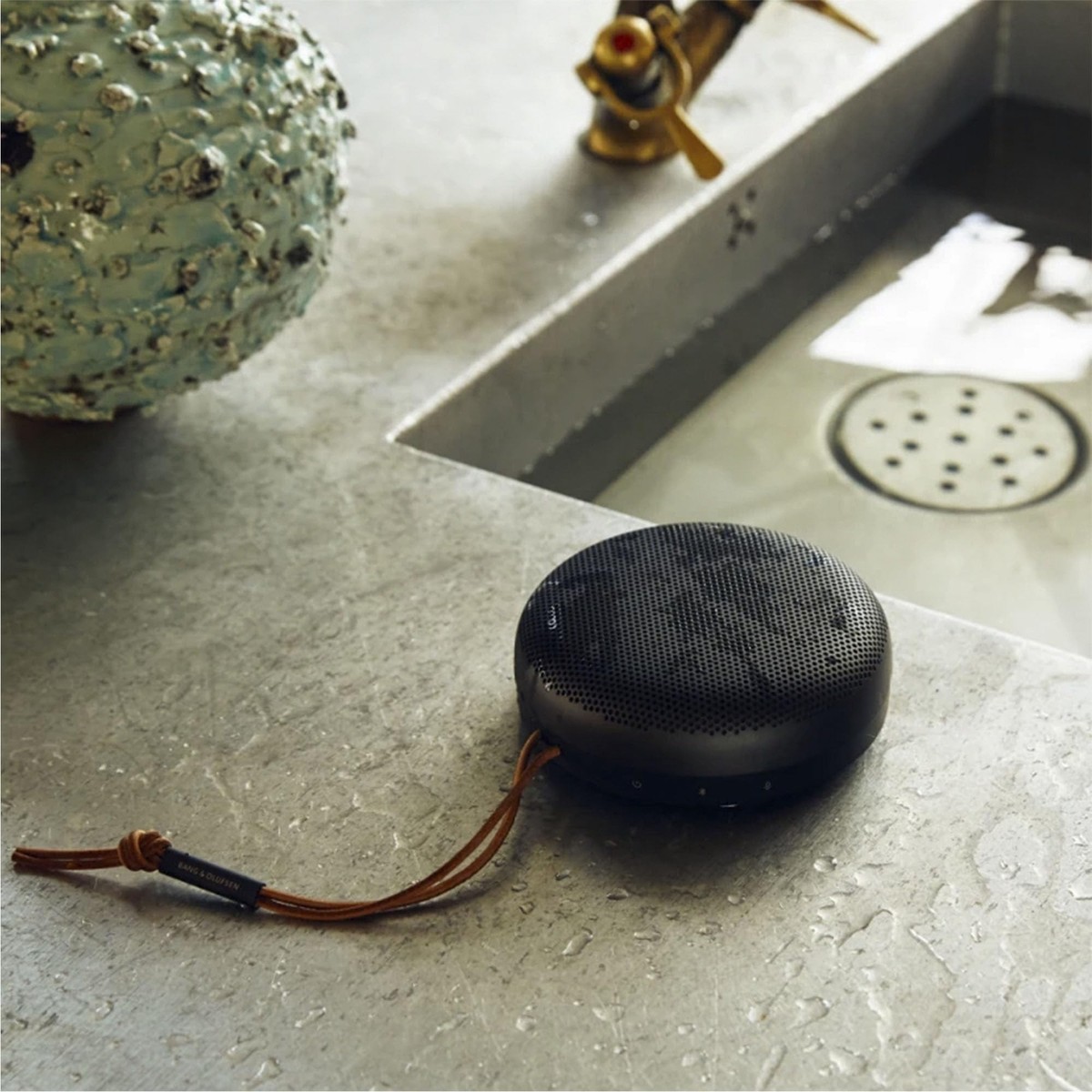 Bang & Olufsen Beosound A1 (2nd Gen) Waterproof Bluetooth Bang & Olufsen Beosound A1 (2nd Gen) Waterproof Bluetooth