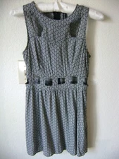 DIVIDED BY H&M WOMEN'S MINI DRESS SIZE 4 ( XS ) CUT-OUT SLEEVELESS BLACK WHITE