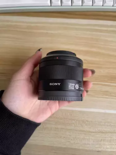 Sony Sonnar T* FE 35mm f/2.8 ZA Carl Zeiss Wide-angle Fixed Prime Lens