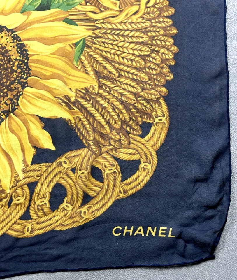 Auténtico chal vintage "CHANEL" Foto 2 de 4