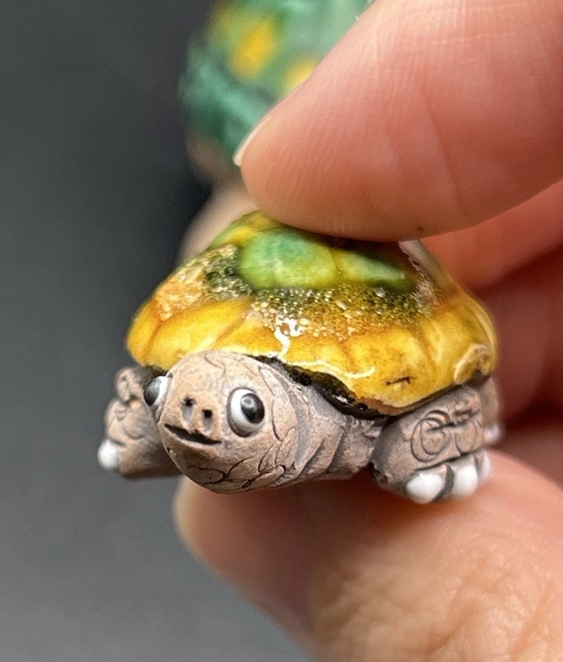 Juego de 5 estatuillas de tortuga de arcilla vintage de Ecuador pintadas a mano de cerámica esmaltada animal Foto 2 de 4