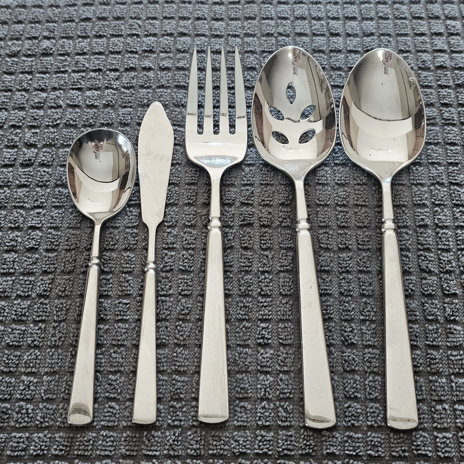 Easton Oneida Hostess Serving Setof 5 Slotted Solid Fork Spoon Glossy Stainless