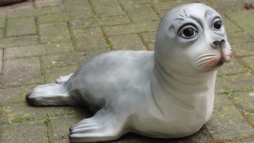 Seehund Seerobbe Baby Tierfigur Figur Heuler Nordsee Lebensgroß Garten Robbe - Picture 2 of 3