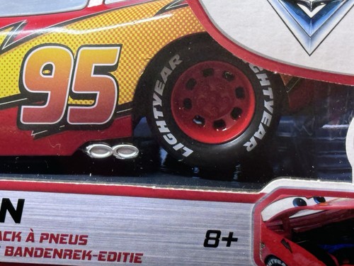 JADA DISNEY PIXAR CARS LIGHTNING MCQUEEN 1/24 DIECAST with TIRE RACK 97751 - 第 13/13 張圖片