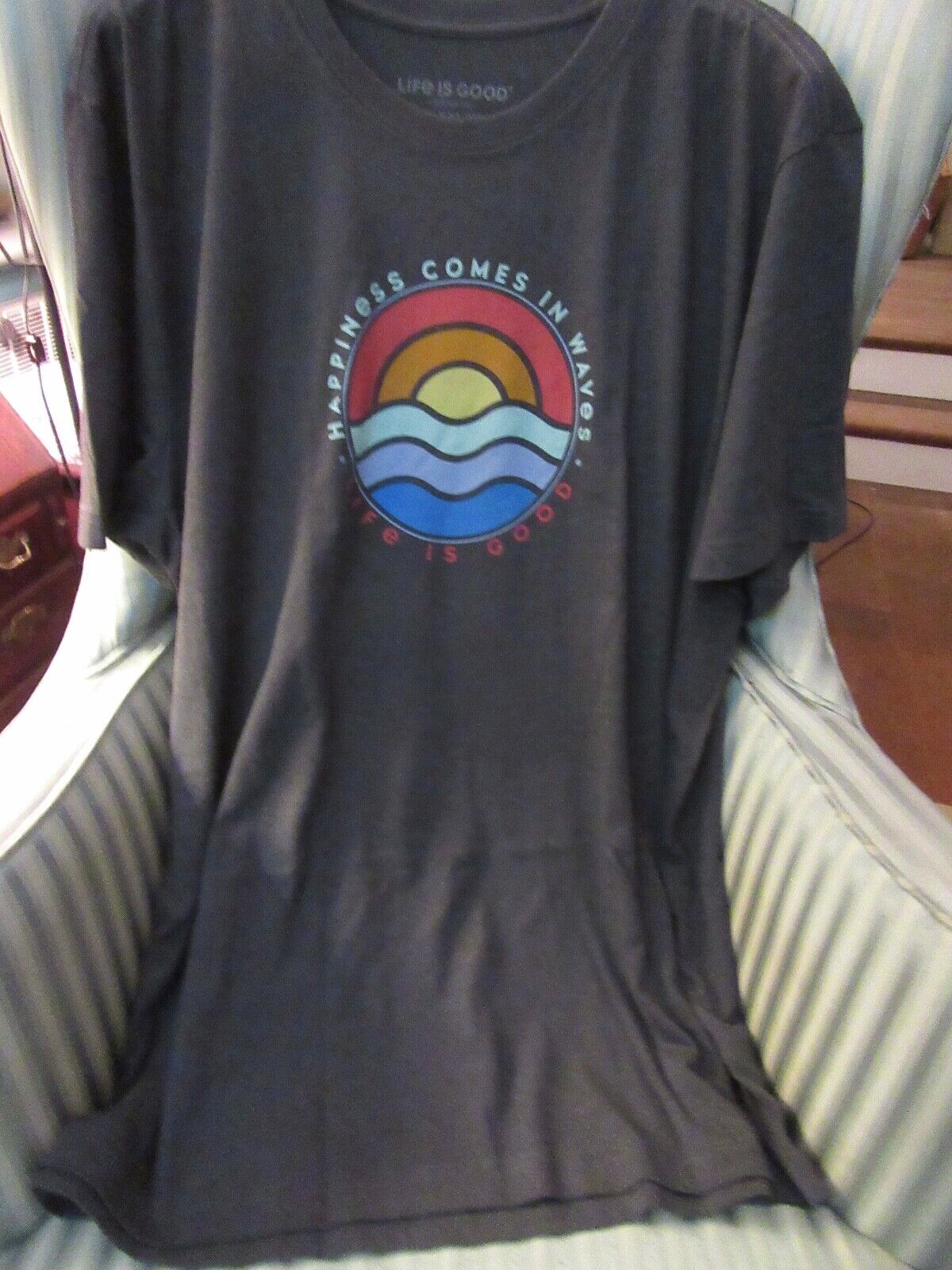 NWTS!  LIFE IS GOOD MENS S/S CRUSHER TEE...."HAPPINESS COMES IN WAVES"..,.(XL)