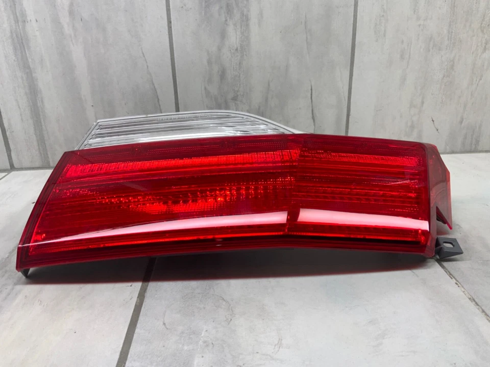 подходит для пассажирской стороны Honda Odyssey 2008 - 2010 годов выпуска задние фонари в сборе - Изображение 4 из 4