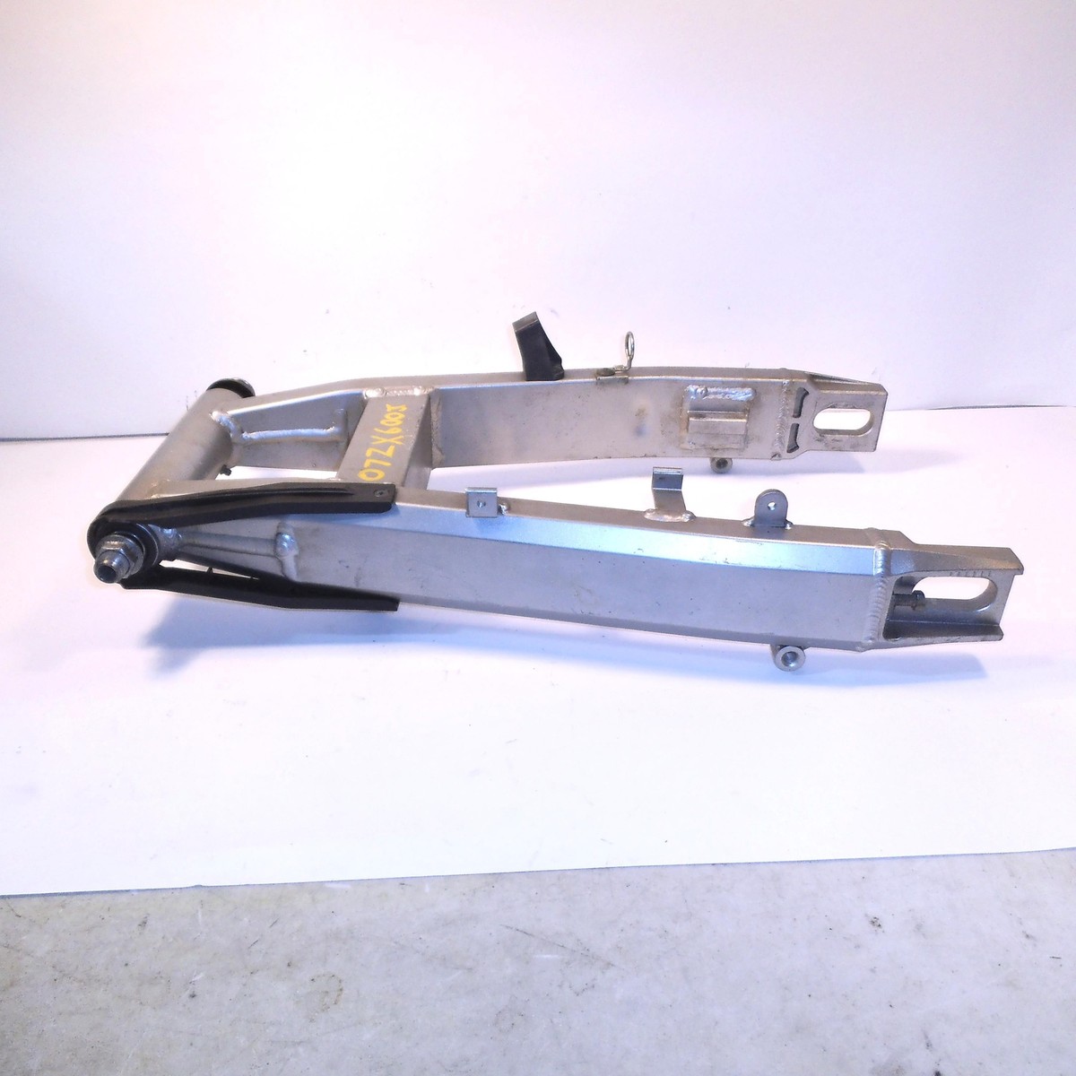 06-08 KAWASAKI ZZR600 REAR SWINGARM SUSPENSION SWING ARM 33001